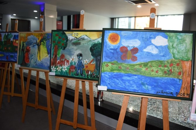 Manisa'da engelliler El ele verip engelleri aşıyorlar