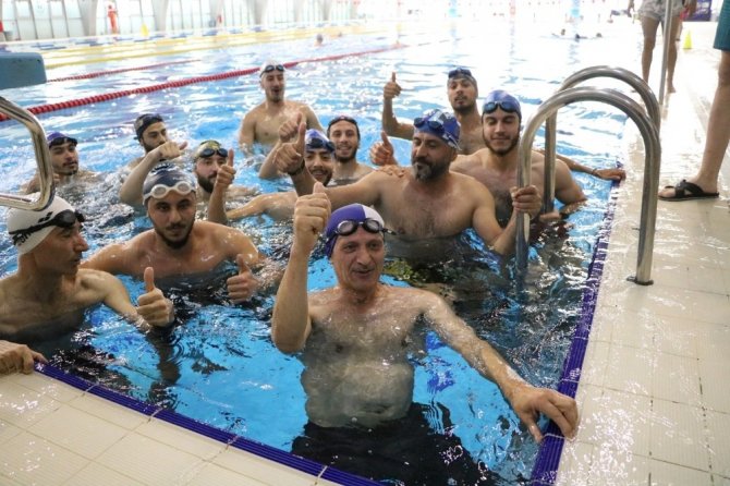 24 Saat Yüzen Şehir" etkinliğiyle, yüzücüler 24 saat boyunca aralıksız yüzecek