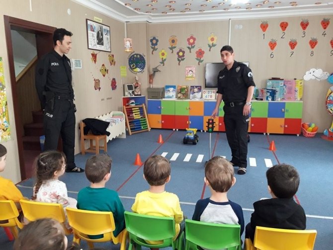 Erzurum trafik şube ekiplerinden Miniklere Trafik dersi