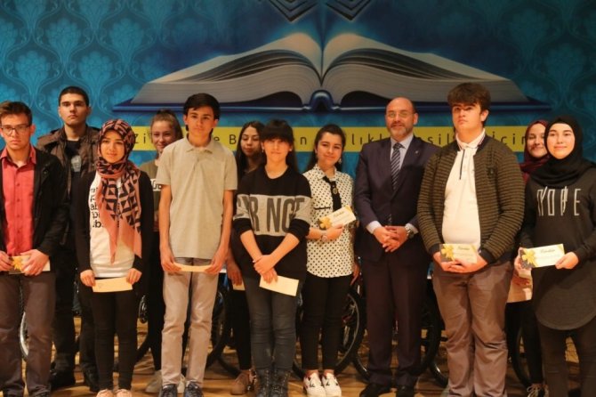 Kütahya’da bu yıl 4. düzenlenen ödüllü kitap okuma yarışması yapıldı