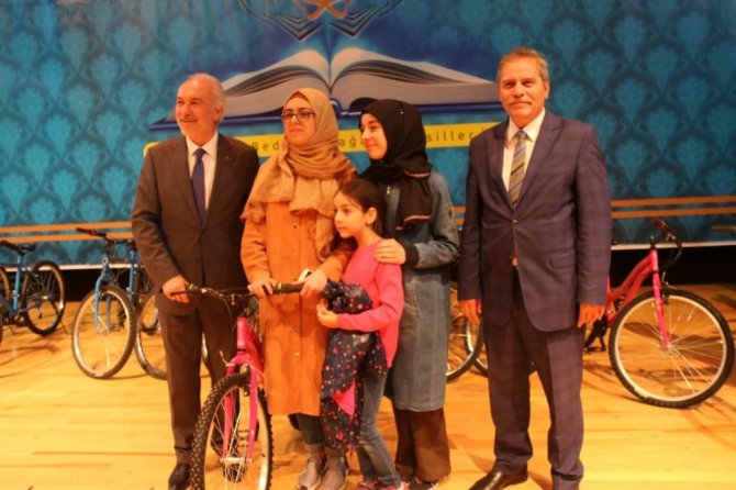 Kütahya’da bu yıl 4. düzenlenen ödüllü kitap okuma yarışması yapıldı