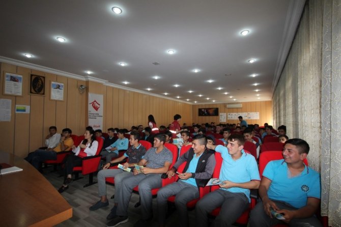 Osmaniye'de Derviş Paşa ve Mesleki Teknik ve Anadolu Lisesi Öğrencilere Çocuk Hakları eğitimi verildi