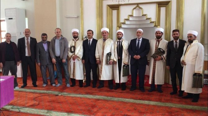 erzincan'da din görevlileri Kur’an-ı Kerimi güzel okumak için yarıştılar