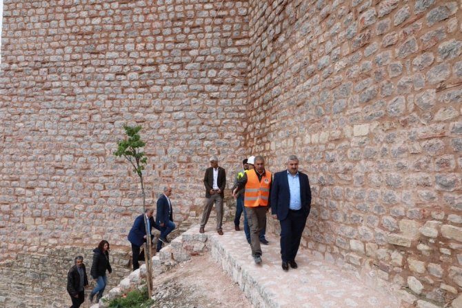 Körfez Belediye Başkanı İsmail Baran, projeleri yerinde inceledi