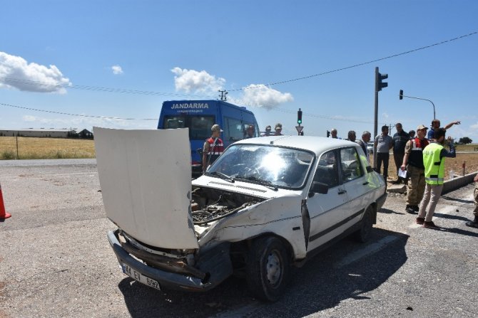 Adıyaman'ın Kahta İki otomobil çarpıştı: 2 yaralı |Kahta Haberleri