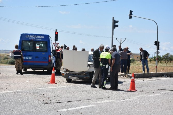 Adıyaman'ın Kahta İki otomobil çarpıştı: 2 yaralı |Kahta Haberleri