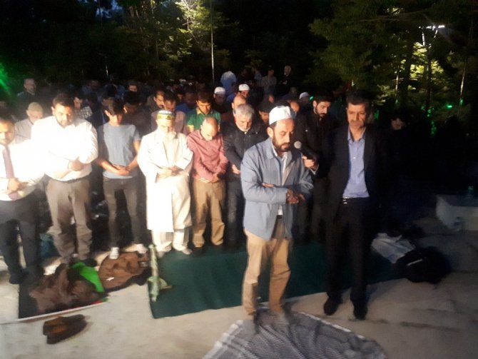 Ankara'da yüzlerce kişi den İsrail’in Ankara Büyükelçiliği Konutu önünde eylem