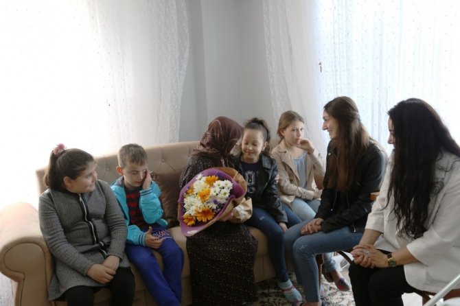 Minik öğrencilerden anlamlı ziyaret | 14 Mayıs 2018