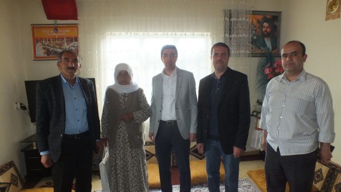 Muş'un Malazgirt Kaymakamı Kırlı’dan şehit ailelerine ziyaret