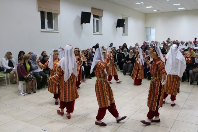 Uçhisar Belediyesi, Anneler Günü etkinliği düzenledi, yılın annesi Emine Ok seçildi