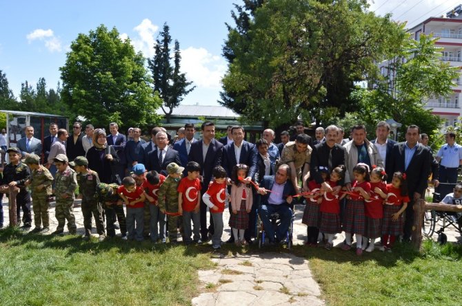 Ahmet Emine Çil İlköğretim ve İş Okulu öğrencileri tarafından program düzenlendi.