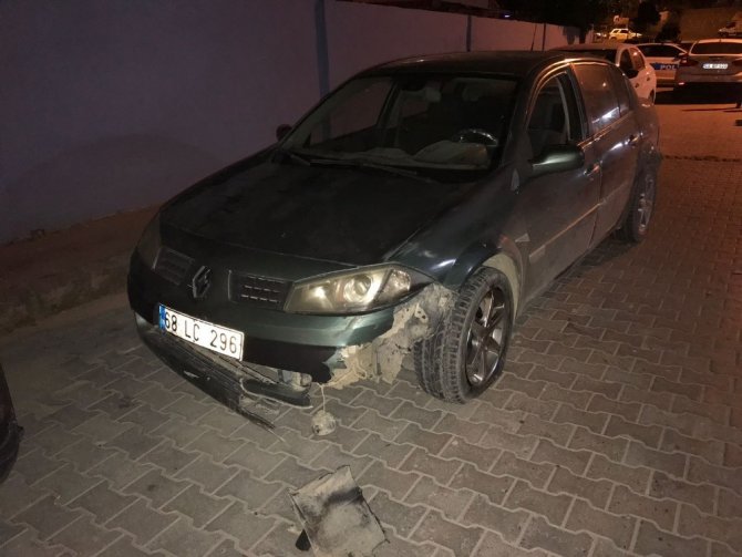 Kuşadası cumhuriyet mahallesi'nde trafik kazası; 1 yaralı