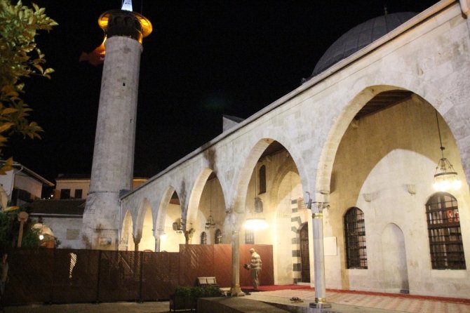 Anadolu’nun ilk camisi Habib-i Naccar' da teravih namazı kılındı