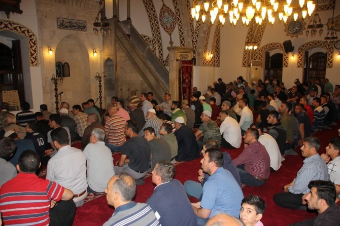 Anadolu’nun ilk camisi Habib-i Naccar' da teravih namazı kılındı