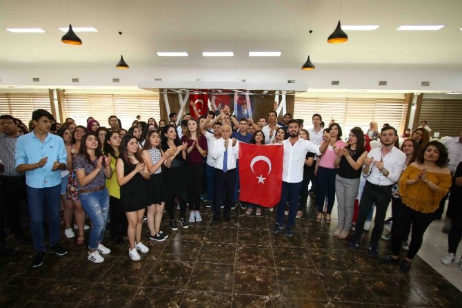 Bayraklı Belediyesinden öğrencilere burs desteği