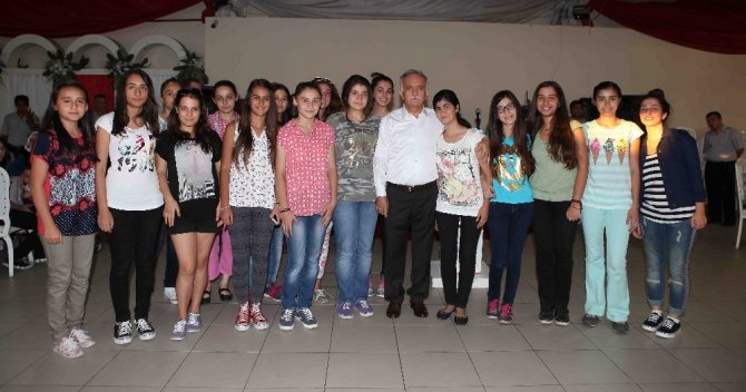 Bayraklı Belediyesinden öğrencilere burs desteği