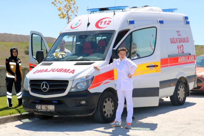 Otizmli İkbal’in ambulansla gezme hayali gerçek oldu
