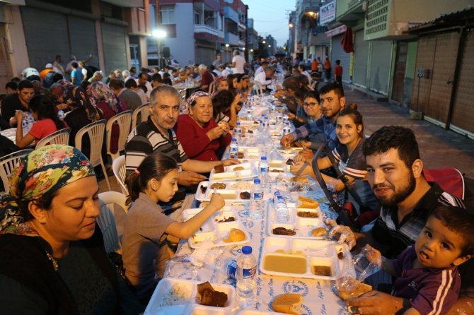 Adana' da sokak iftarları başladı