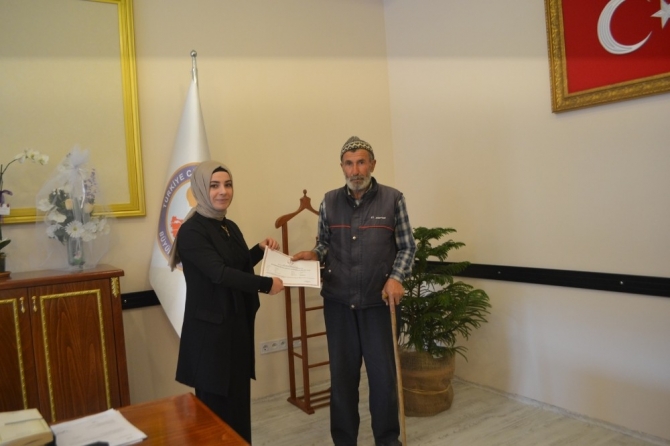 Büyükorhan’da okuma yazma belge dağıtım töreni yapıldı