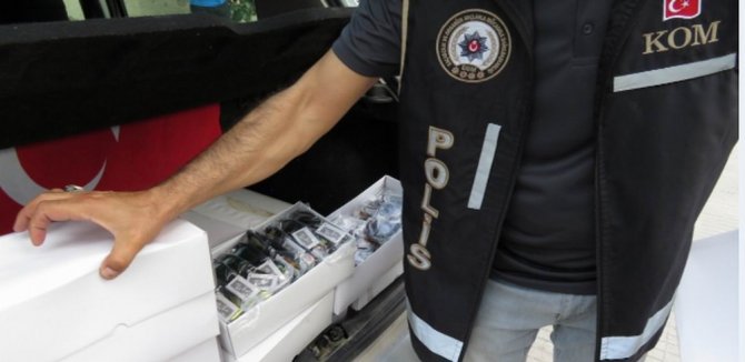 Denizli'de kaçak gözlük operasyonu, 850 adet kaçak gözlük ele geçirildi.