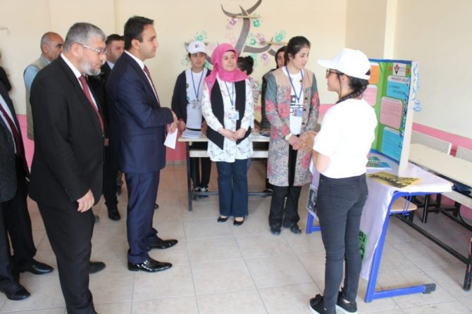 Van’ da ‘TÜBİTAK 4006 Bilim Fuarı’ sergisi