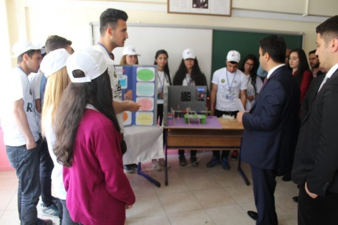 Van’ da ‘TÜBİTAK 4006 Bilim Fuarı’ sergisi