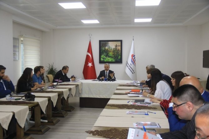 Bakan Arslan: "Türkiye’yi DEAŞ’ın destekleyicisi gösteren Wikipedia’nın yayın yapma şansı yok"