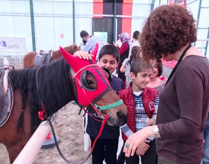 Diyarbakır'da öğrenciler hem eğleniyor hem öğreniyor