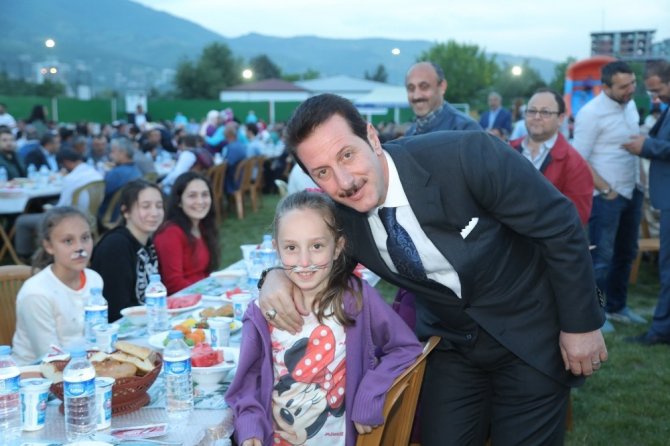 İlkadım Belediyesi kendi personeline Stadyumda dev iftar düzenledi