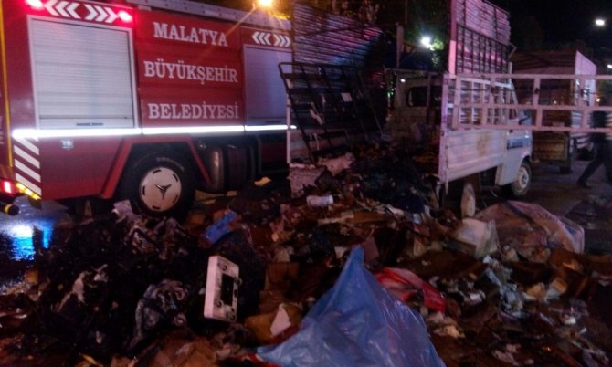 Malatya’da kağıt toplayan araç yandı