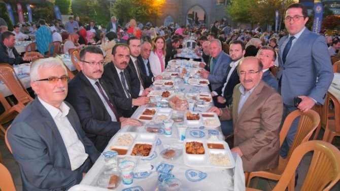 Trabzon AK Parti teşkilatları iftarına katılım yoğun oldu