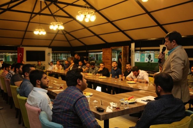 Eyyübiye Belediye Başkanı Mehmet Ekinci gençlerle bir araya geldi