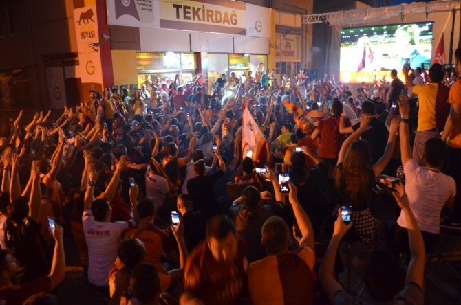 Şampiyonluk sevinci gece geç saatlere kadar sürdü