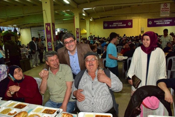 Bilecik’te Bahçelievler ve Hürriyet Mahallesi sakinleri iftarda bir araya geldi.