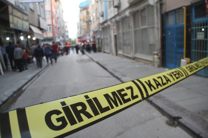 Elazığ’da kimlliği belirsiz kişiler otomebilden saldırdı: 3 yaralı