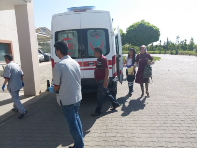 Adıyaman'da otomobil şarampole yuvarlandı: 4 yaralı