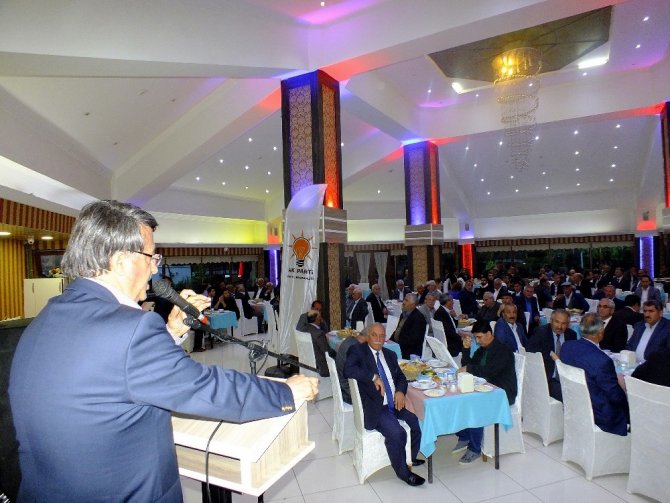 Ak Parti Van İl Başkanı Türkmenoğlu, muhtarlarla bir araya geldi