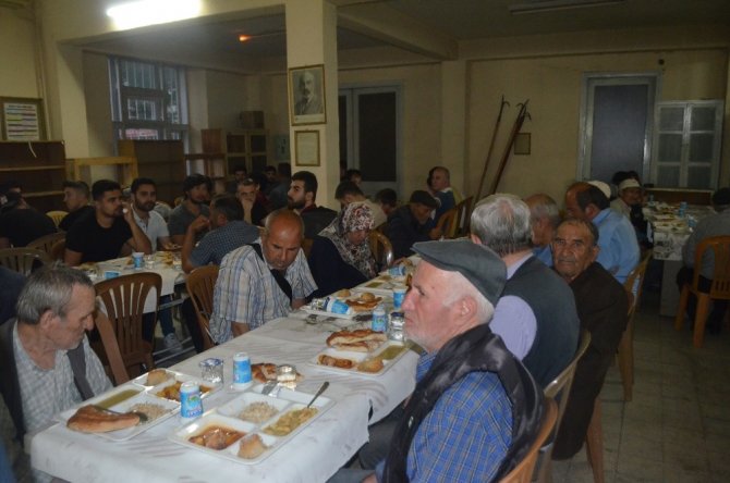 Salihli Kula protokolü, STSO’nun iftar programına katıldı