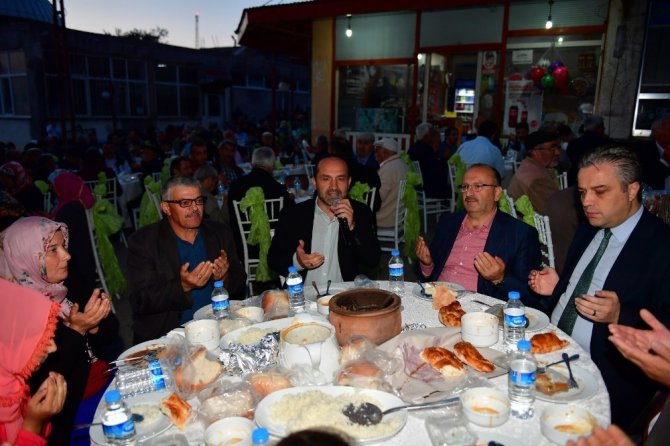 Ünye Belediyesinden mahalle iftarları verildi