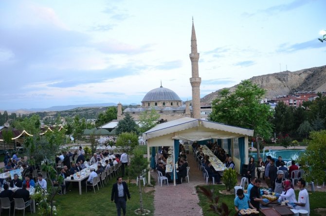 Darendeli esnaflar iftarda buluştu.