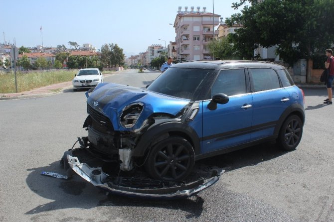 Manavgat’ta trafik kazası: 2 yaralı var