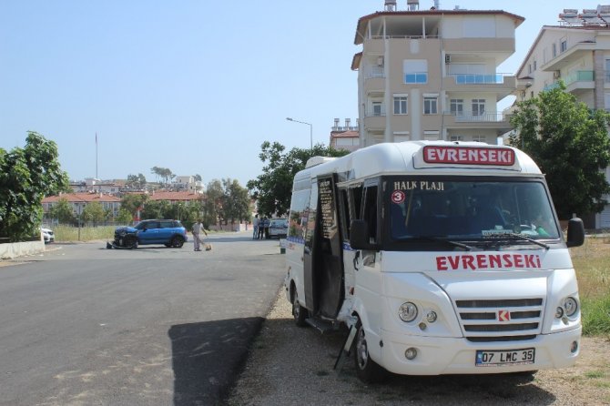 Manavgat’ta trafik kazası: 2 yaralı var