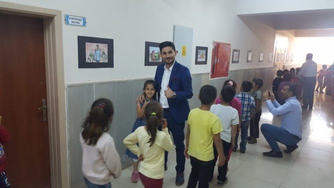 Urfa'da İlkokul öğrencisi resim sergisi açtı
