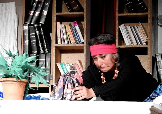 Çeşme’de tiyatro keyfi devam ediyor