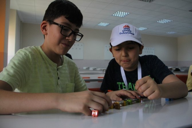 Hitit Üniversitesi kapılarını çocuklara açtı