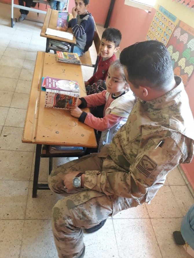 Jandarmadan “Çocuklarımız güvende” uygulaması.