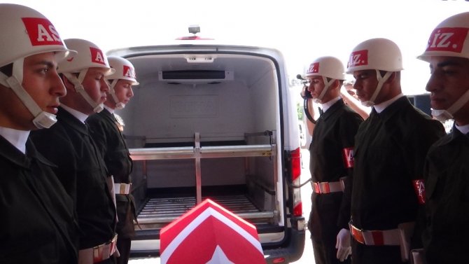 Kaza kurşunu ile şehit olan asker memleketine uğurlandı.