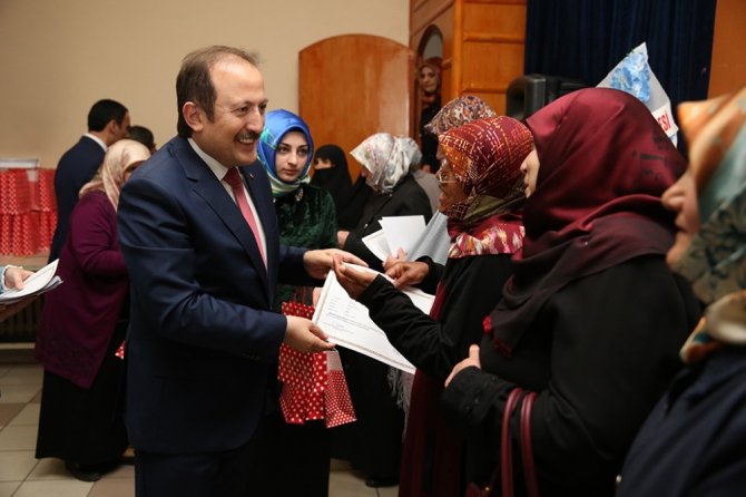 Okuma yazma kurslarını tamamlayan kursiyerlere diplomaları verildi