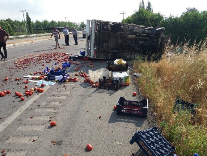 Balıkesir'de Kamyonet takla attı: 1 ölü, 1 yaralı
