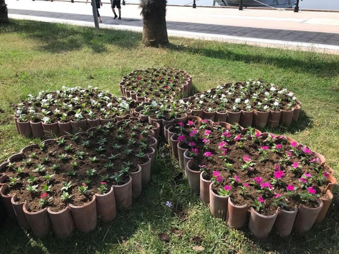 Köyceğiz’de mevsimlik çiçek dikimi